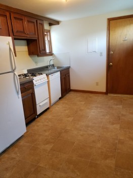 5 Myrtle Avenue Kitchen with Stove and Fridge
